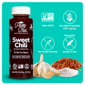 Front of Pretty Thai’s Sweet Chili Stir Fry and Barbecue Sauce bottle on the blue background. In the bottom right corner, some vegetables and powder can be seen. On top of these vegetables and powder, 4 white icons are present. These icons read “Non-GMO, No High-Fructose Corn Syrup, No Preservatives, and Naturally Gluten-Free”.